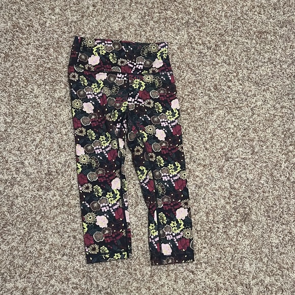 Lululemon Wunder Under Crop - Picture 2 of 2